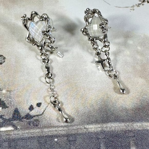 Dripping Goth Glam Silver-tone pierced earrings with opal style hearts NEW - Picture 2 of 5